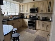 Kitchen - 3647 Keystone Ave