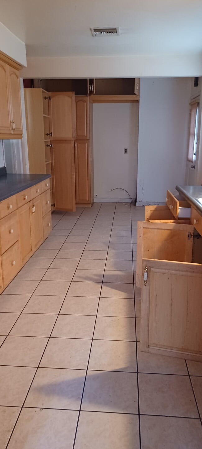 Photo - 7248 Beckford Ave