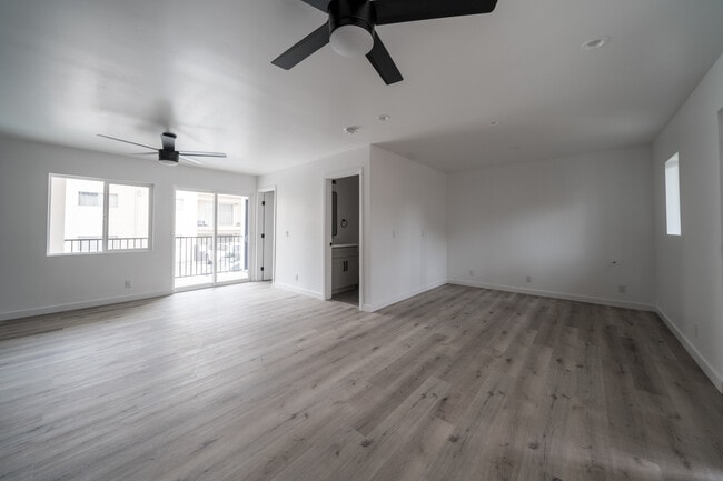 Photo - 5133 Barstow St