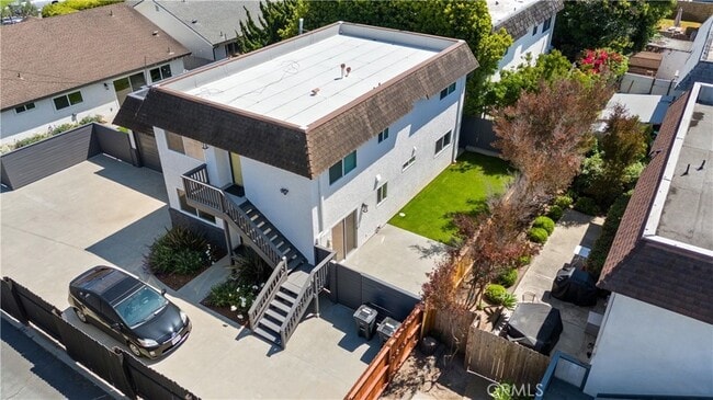 Photo - 2049 Tustin Ave