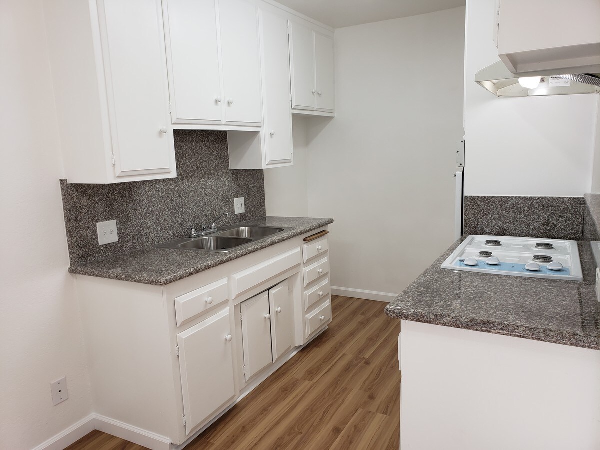 Photo - 1718-1722 S Barrington Ave