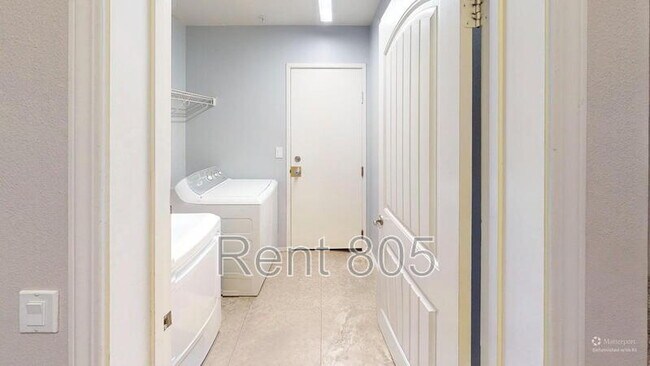 Photo - 605 Flathead River St