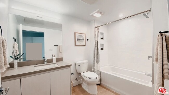 Photo - 700 S Manhattan Pl Unit 513