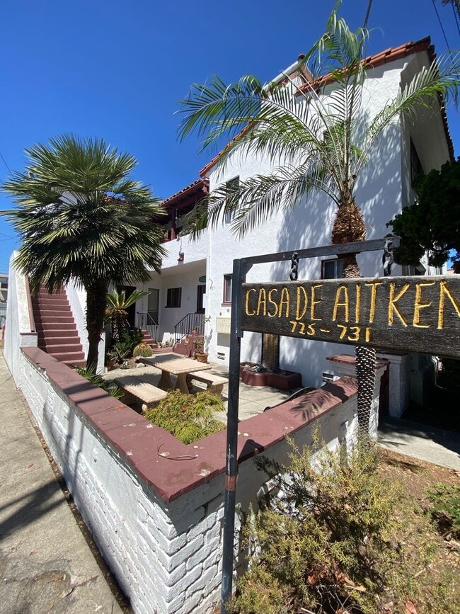 Photo - Cute 1 Bedroom 1 Bathroom Long Beach Apartment For Rent! Unit E. 8th St-725