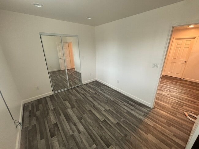 Building Photo - 916 W 88th St Unit 914