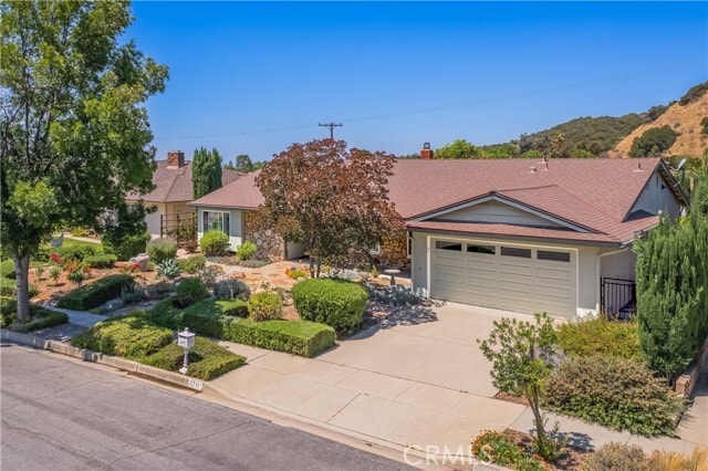 Building Photo - 2711 Sweetbriar Dr