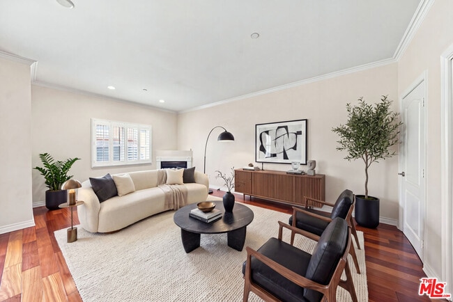Building Photo - 956 S Wilton Pl Unit 401