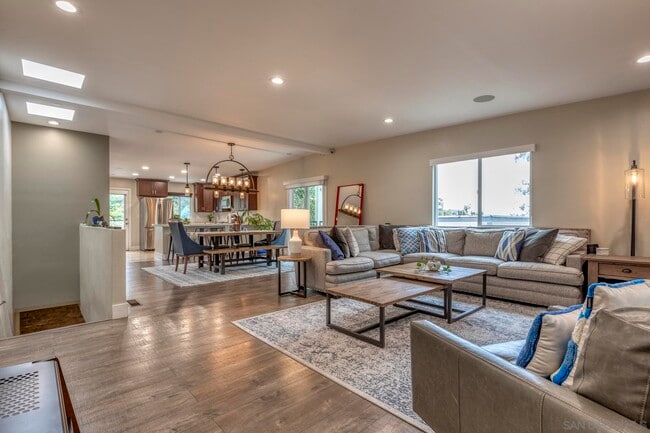 Photo - 3805 Keating St