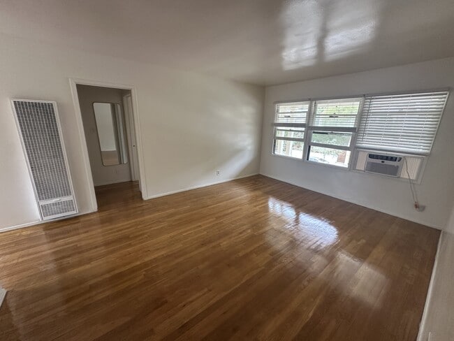 Building Photo - 2441 Silver Lake Blvd Unit 2441-D