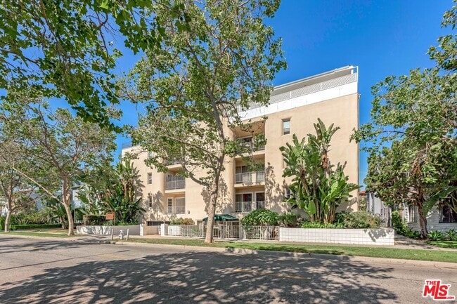 Building Photo - 423 Rexford Dr Unit 101
