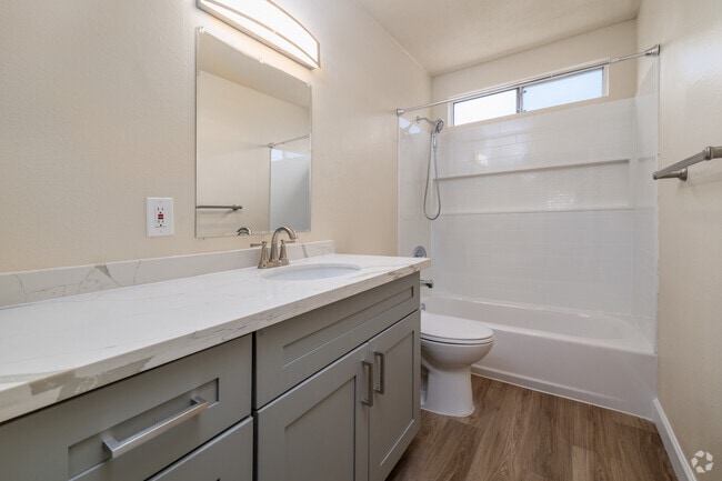 1BR, 1BA - 600SF - Bathroom - Pomerado Gardens Apartments