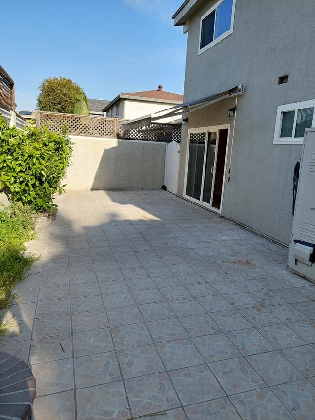 Photo - 2113 Gates Ave Unit C