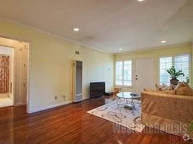Building Photo - 10823 Whipple St Rental