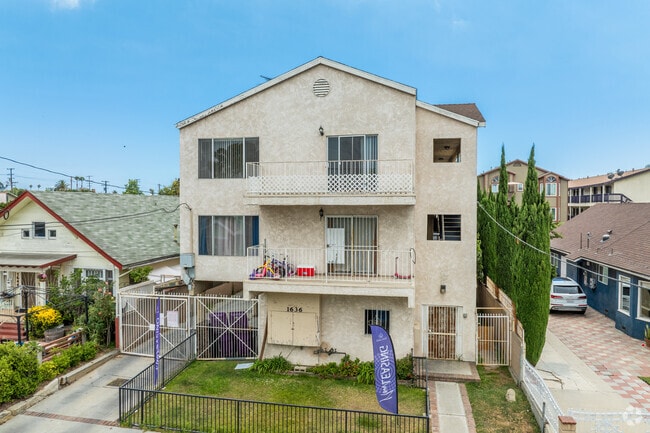 Photo - 1636 E 6th St.