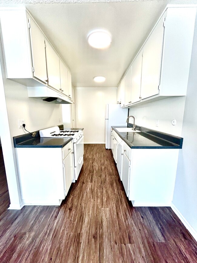 Photo - 14033 Burbank Blvd