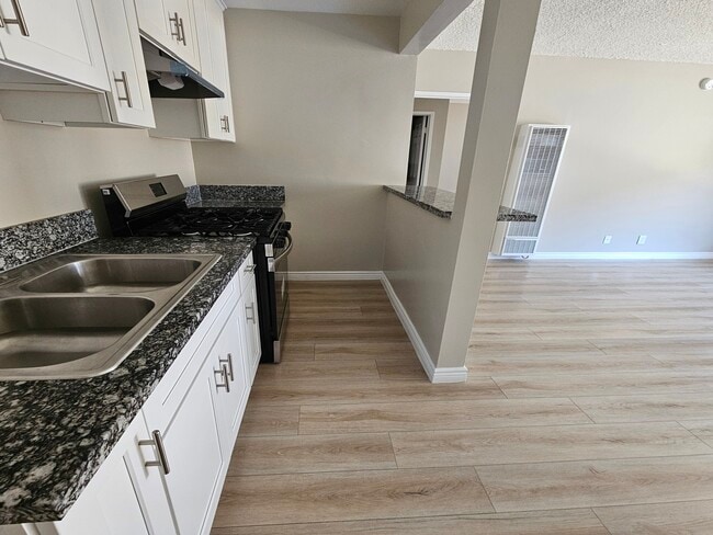 Photo - 8936 Cedros Ave