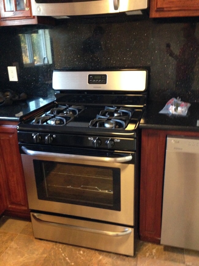 Photo - this will be gone this weekend! Rare change to rent a 2005 built 2 bedroom house HOUSE in Glassel...