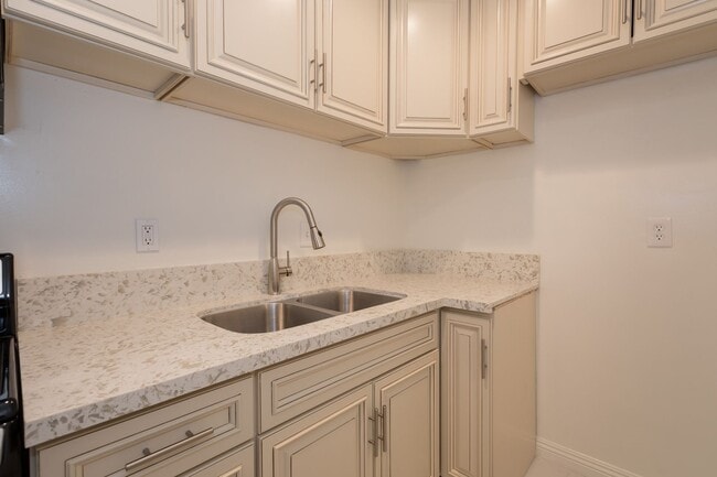 Photo - 14024 Oxnard St Unit 13