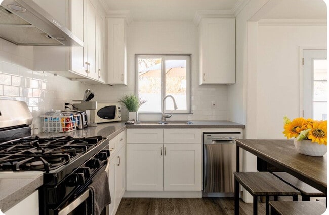 Photo - 16423 Barneston St