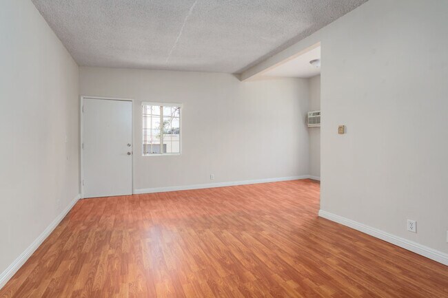 Photo - 5412 Willowcrest Ave Unit 3