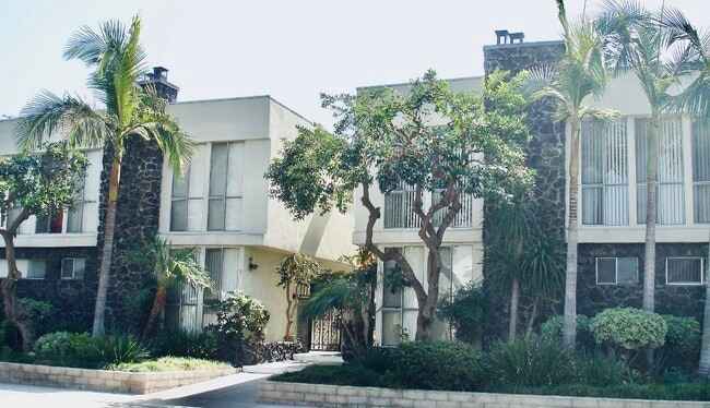 Photo - 2714 W Clark Ave Apartments