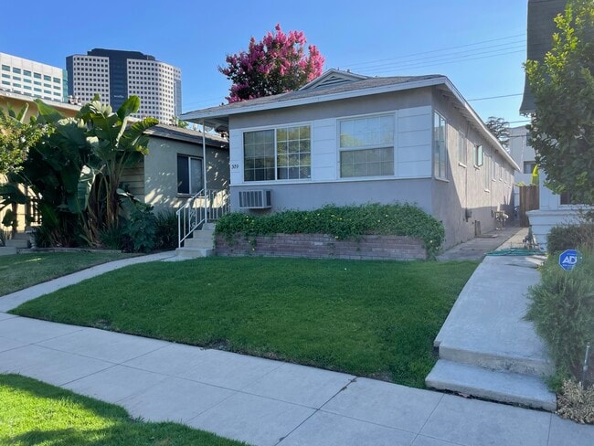 Front of building - 309 N Hollywood Way Unit #3