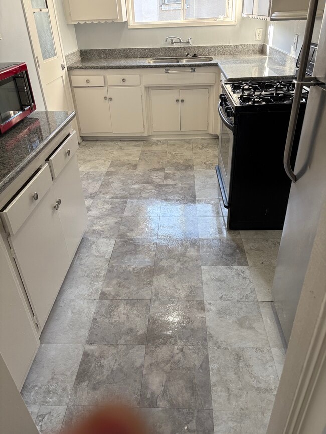 Photo - 1615-1621 N Hobart Blvd