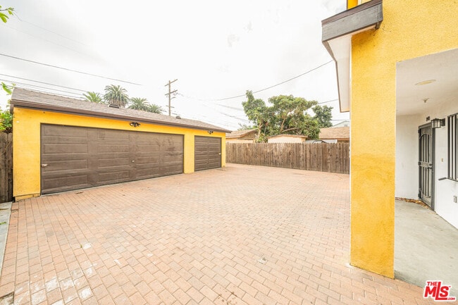 Photo - 838 E 80th St Unit 838
