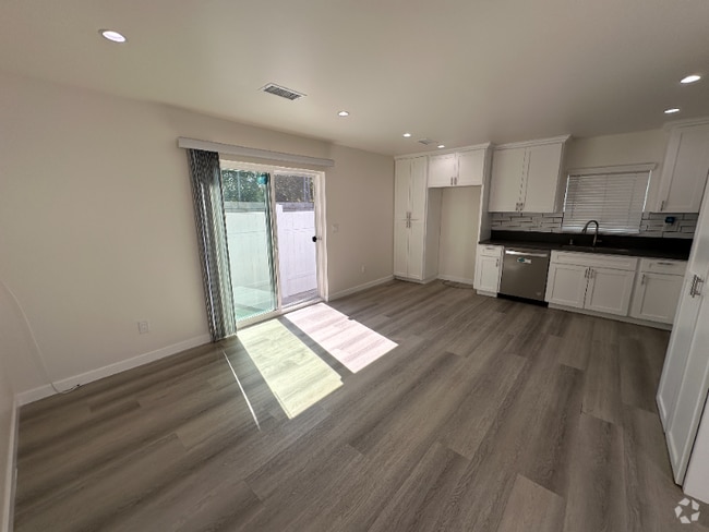 Building Photo - 2110 Gaviota Ave Rental