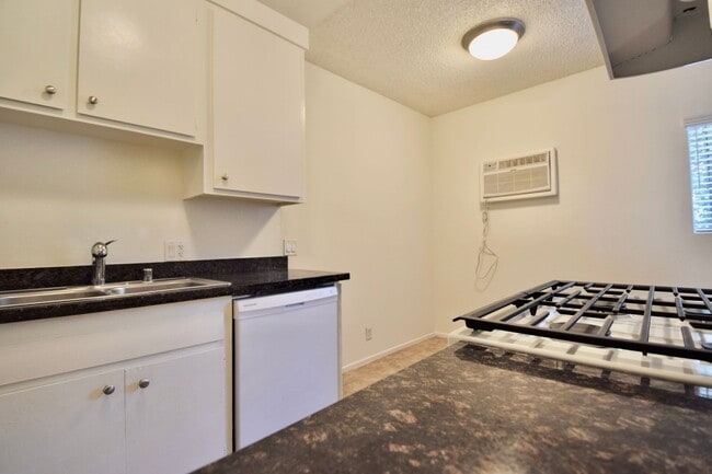 Photo - 7101 Haskell Ave Unit 06