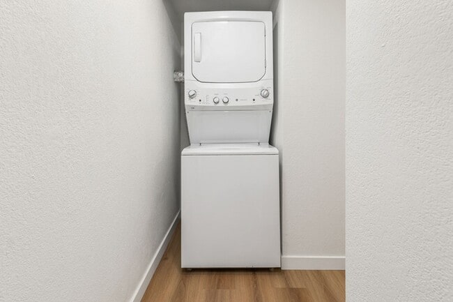 Photo - NEW Remodeled and furnished, 4 bed 3 bath available September 2026 to May 2027