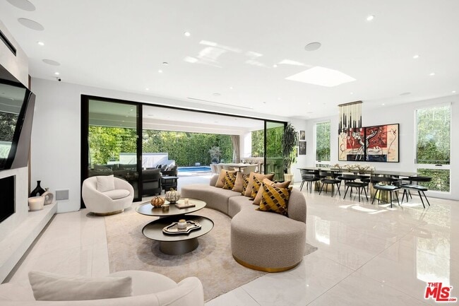 Photo - 1940 Kelton Ave