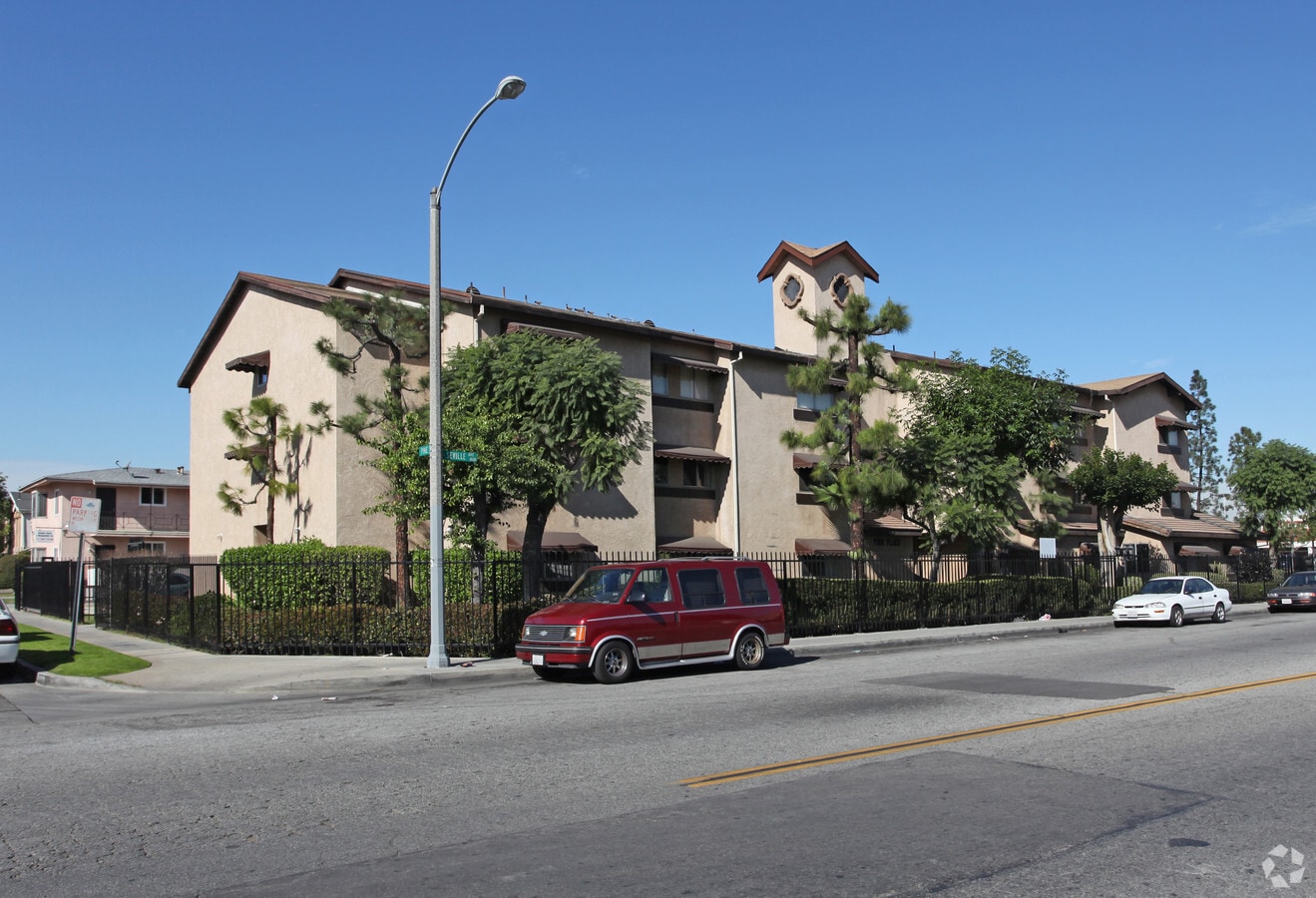 Pine Place Apts - Pine Place Apts
