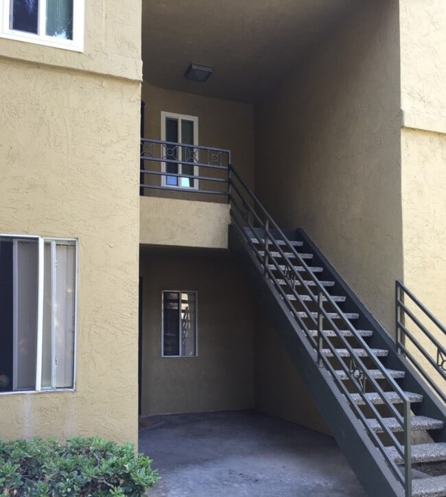 Photo - Fully furnished 1 bedroom condo and office - Short Term Rental!