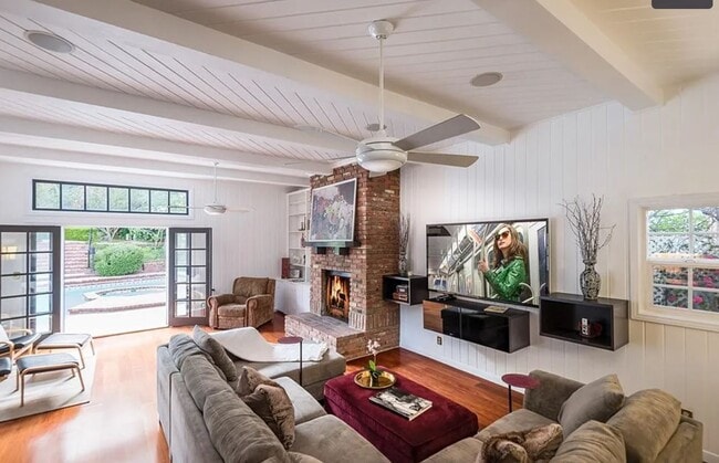 Photo - 10429 Wheatland Ave