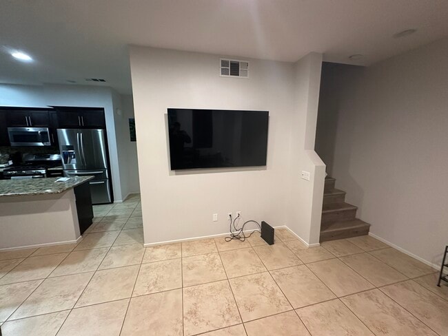 Photo - 315 Royal Gln