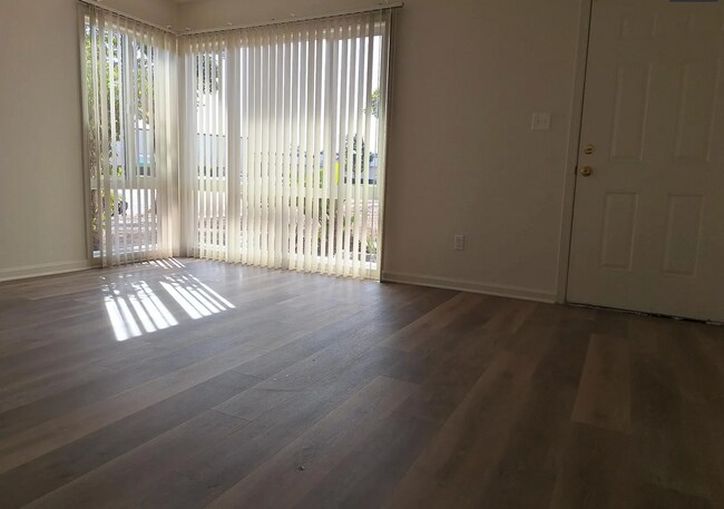 Photo - 4942 Clairemont Dr