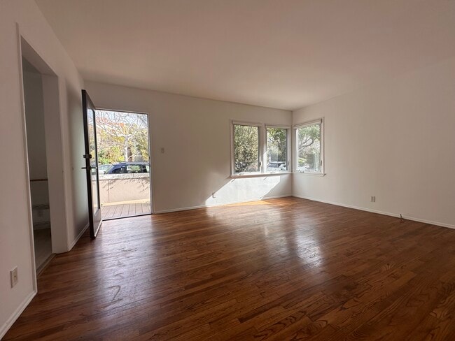 Livingroom - 215 3rd Ave Unit 1