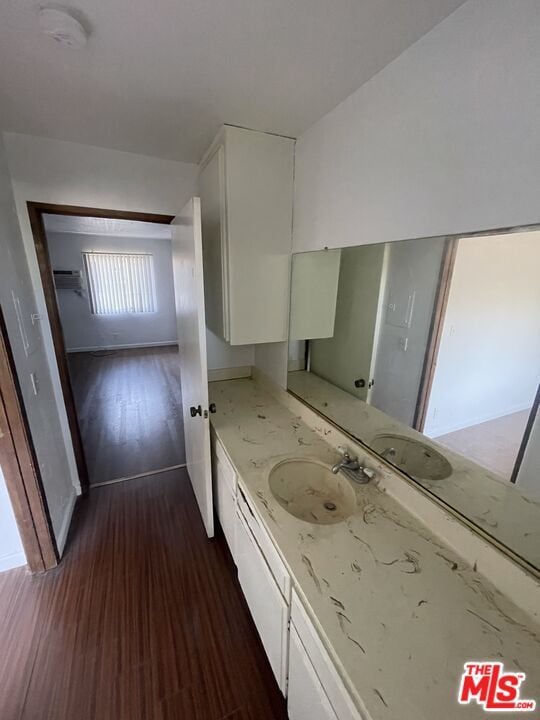 Photo - 735 W Milford St