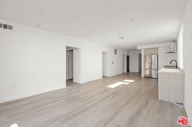 Photo - 3755 S Canfield Ave Unit 302