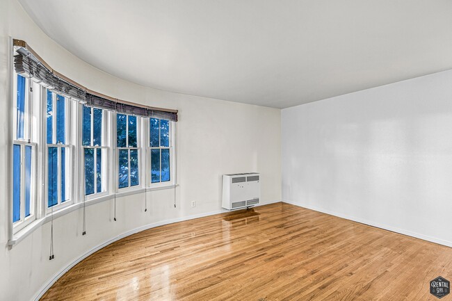 Photo - 3725 S Victoria Ave