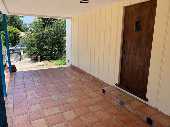 Photo - 5046 La Roda Ave