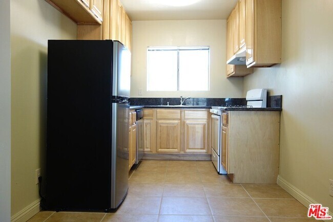 Building Photo - 4375 York Blvd Unit 214 Rental
