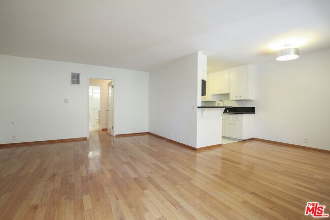 Photo - 1608 S Bentley Ave Unit 2