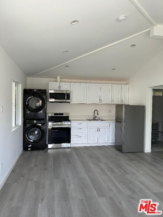 Photo - 23954 Hartland St