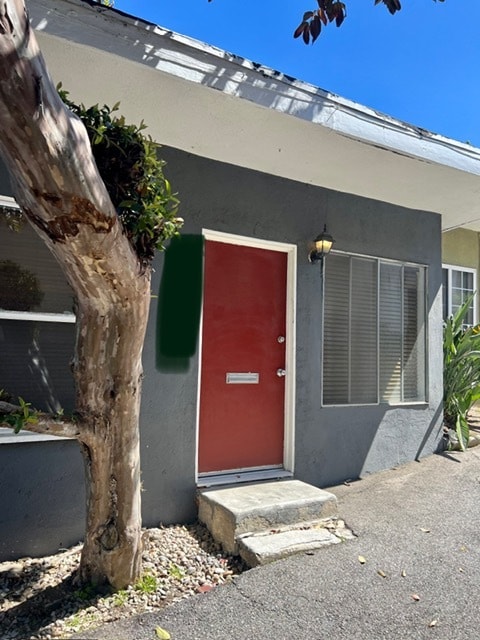 Building Photo - 952 1/2 Hyperion Ave Unit 952 and a half