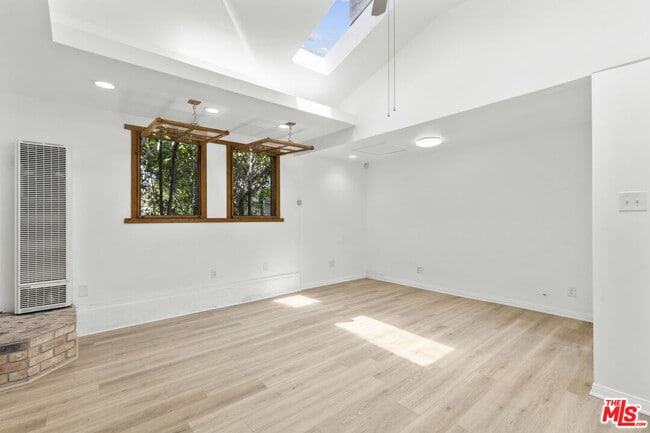 Photo - 11110 Charnock Rd