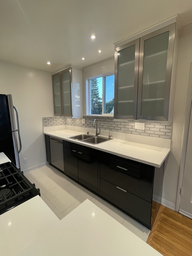 Photo - 5723 San Vicente Blvd Unit 5723 1/2