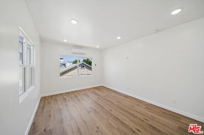 Photo - 1029 N Gardner St