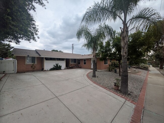 Building Photo - Charming 2/1 bath ADU- in an Ideal Location close to down town Claremont!